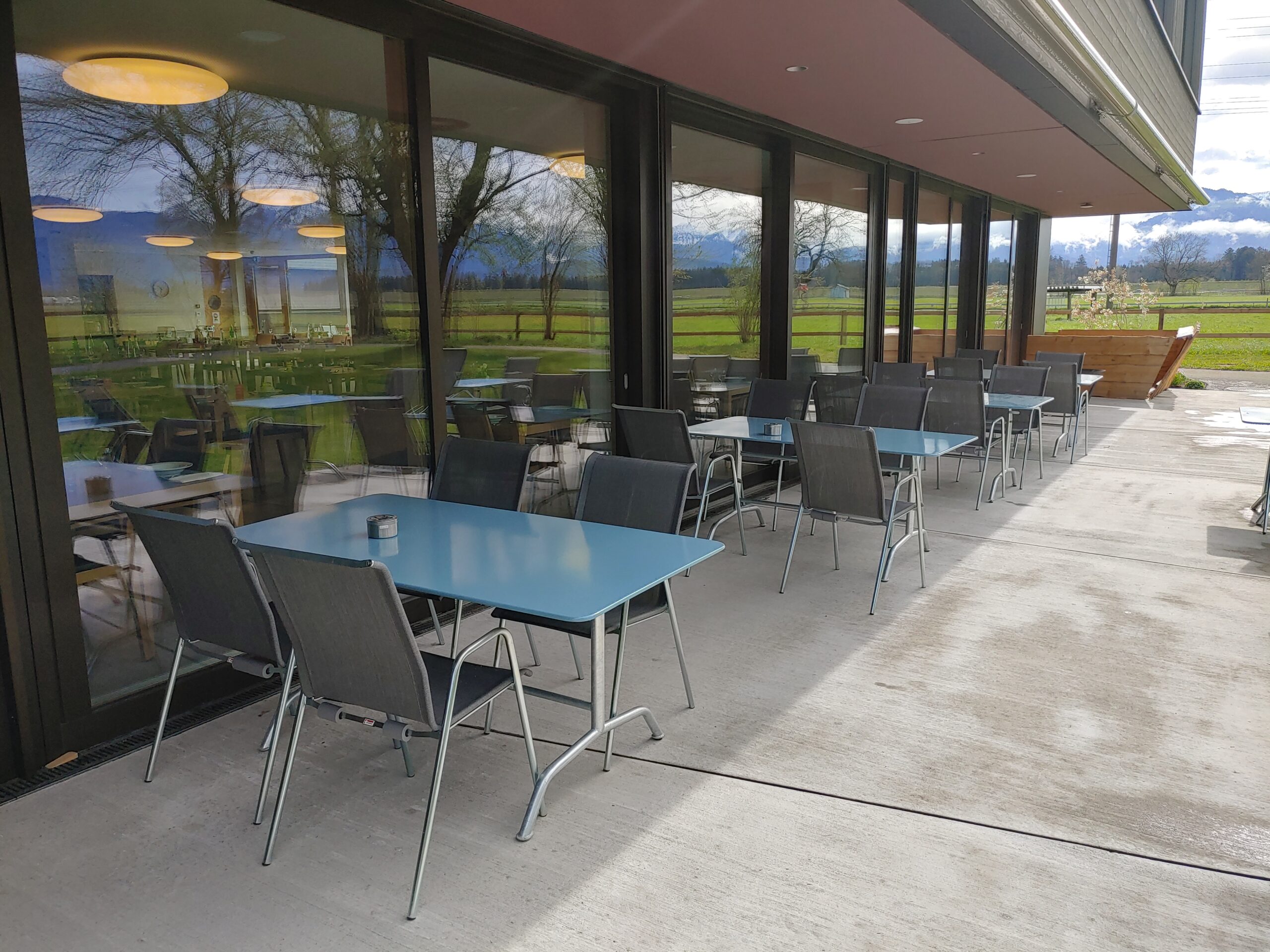 Altersheim Feldhof Mazuvo Gartenmöbel