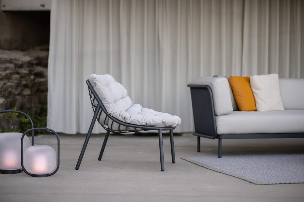 Albus Low Lounge chair, inklusive Kissen