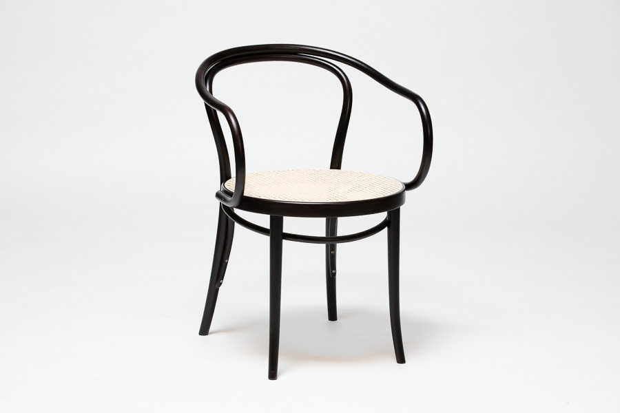 Model 30, Sessel mit Armlehne, mit und ohne Polsterung